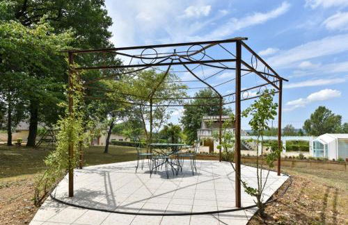 Maison plain pied mitoyenne avec piscine partagée et terrain arboré - Foto 12