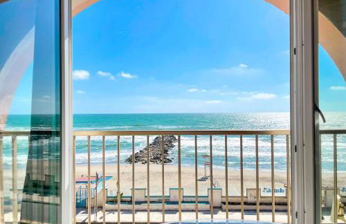 Athena Sea front Apartment, Parking & Pool - Foto 14