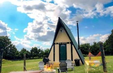 Rustic A-Frame Glamper w/ Fire Pit, AC, & Breakfast Near Nashville - Foto 5