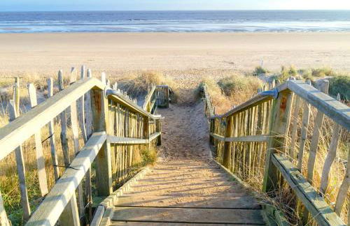 Romantic Cosy Cottage with Beach & Attractions just mins away! Perfect for Couples & Family Stays - Free Parking, Large Garden & Free WiFi - Foto 37