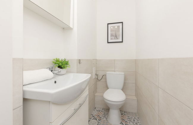 Kopcińskiego Apartment Warsaw by Renters - Photo 42