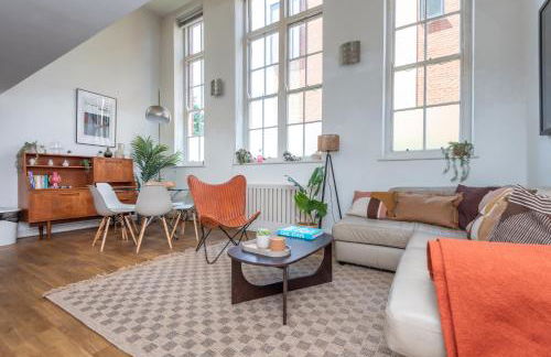 Bright and Spacious 3BDR Loft by Tooting Broadway - Photo 1