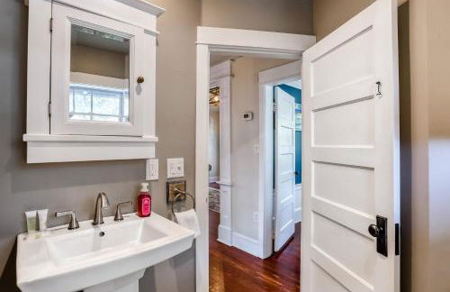 Extraordinary Old Florida home with designer interior & backyard treehouse - Foto 31