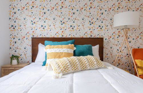 Retro Retreat renovated 2BR, desk, no chore list! - Foto 7