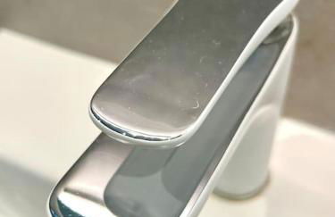 Relaxing private entrance ensuite room with stunning sea view and swimspa - Photo 26