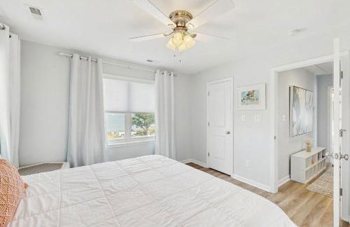 Updated three-story home with kayaks, bikes, & water views - great location - Foto 13