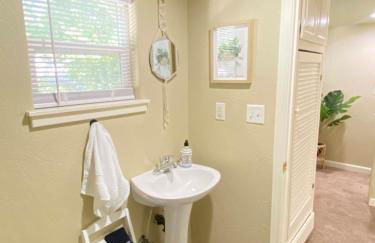 Near Downtown- Kitchen-washerdryer-parking - Foto 24