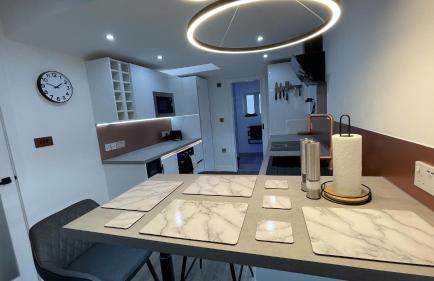 Private Luxury By The Sea, With A Personal Gym, Hot Tub, And Free Parking! - Photo 9