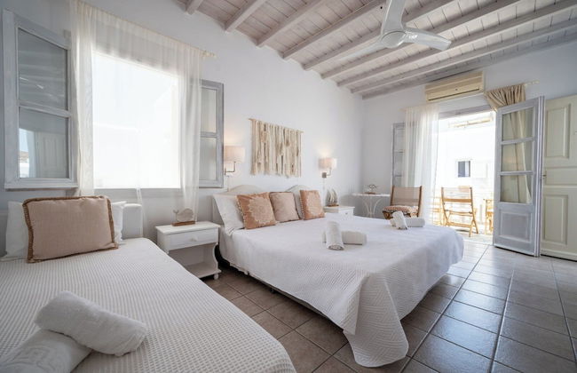 Mykonos Twins - Photo 16