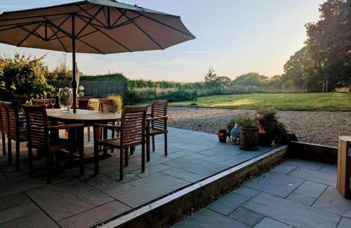 Artist's Hawkhurst Home with Heated Pool & Sauna - Foto 46