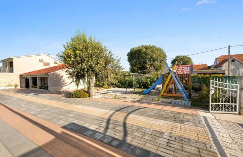 Awesome Home In Unesic - Foto 17