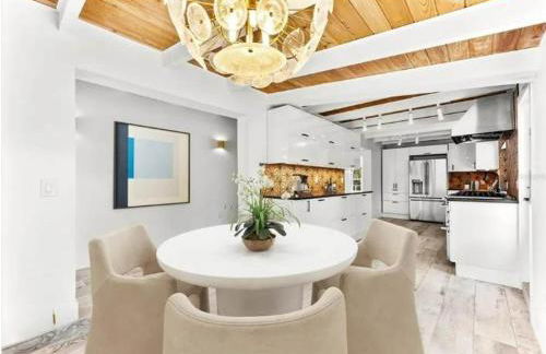 Blue Lagoon Hideaway 3BR Coastal Chic Retreat - Photo 10