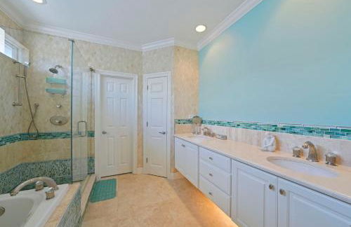 Tropical Dreams by the Sea - Vacation Home with Private Pool & Close Proximity to Beach - Foto 30