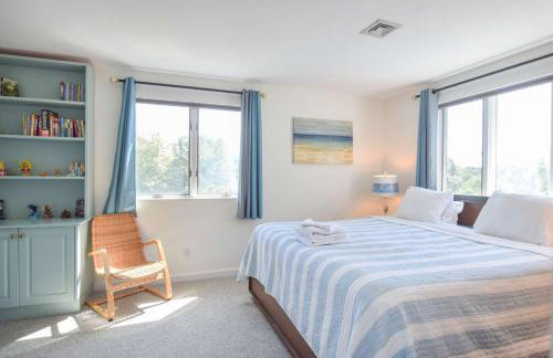 Stunning Home with In-Ground Pool - Photo 23