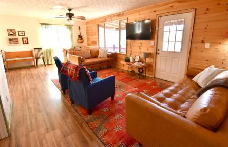East Tennessee Family Mountain Retreat with Private Vineyard - Photo 15