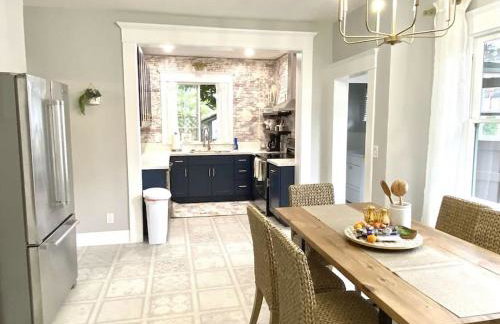 Historical Entertainer 3 Bedroom Townhouse AC PNW - Foto 14