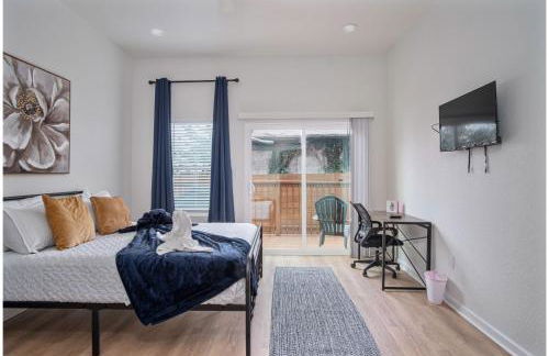 5BR3BA Minutes from the Action with Skyline Views - Foto 18