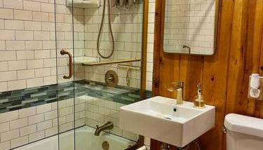 Serene and Magical Cabin w/Barrel Sauna and Fireplace - Foto 5