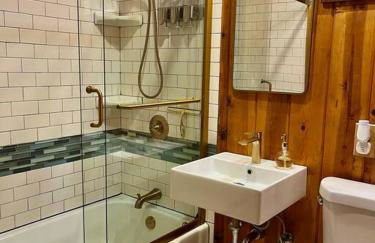 Serene and Magical Cabin w/Barrel Sauna and Fireplace - Foto 5