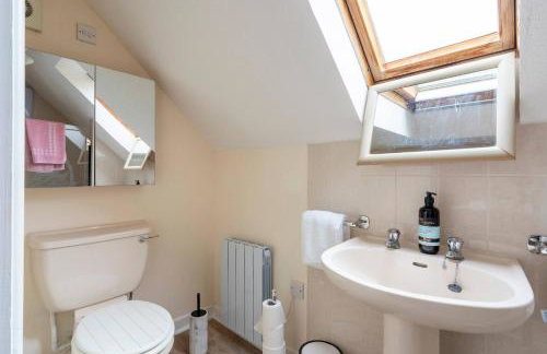 3-Bed Portballintrae Home | Wi-Fi, Garden, Parking - Foto 23