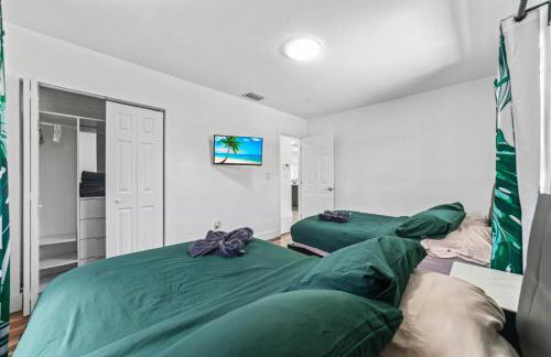 Luxury Vacation House in Miami’s Center! - Photo 23