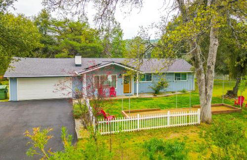 Walk to Dtwn! Dog-Friendly Oakhurst Gem with Yard - Foto 35