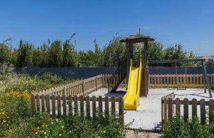 Stunning Beach House with Pool by LovelyStay - Foto 62