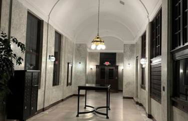 Upscale Industrial Penthouse - Foto 40