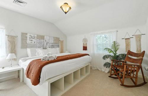 Group Stay Near DC 2BR w Yard on Arlington Blvd - Photo 1