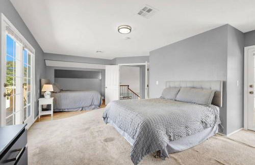 Luxe 4BR Vegas Retreat Pool, Games and BBQ - Foto 15