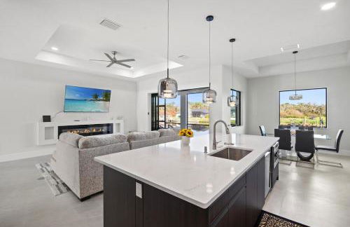 Modern Waterfront Bliss - Foto 13