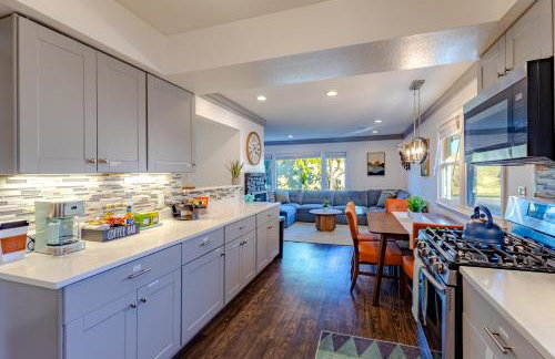 Brew City Game Room Fenced Yard 2 king beds - Foto 8