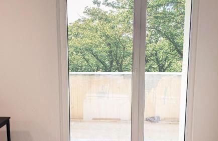 Monteurwohnungen mit TV, Internet, Parkplatz, Waschmaschine, Küche, Balkon, Restaurants und Supermarkt - Foto 33