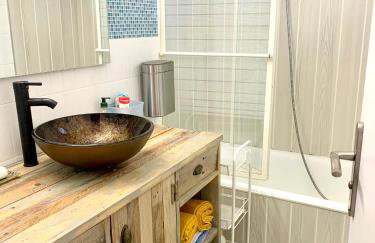Duplex entièrement rénové avec clim, vue mer et Accès plage ! - Photo 28