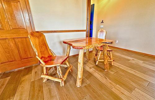 Forest edge, wild mustangs nearby, balcony views By Vacation Your Way - Foto 8