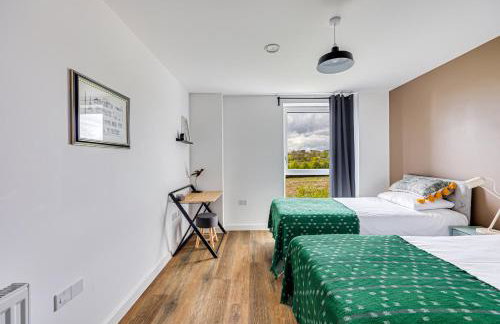 Penthouse Apartment - City Centre - Secure Parking, Balcony, Self-Check-In, Fast Wifi and Smart TV with Netflix by Yoko Property - Photo 6