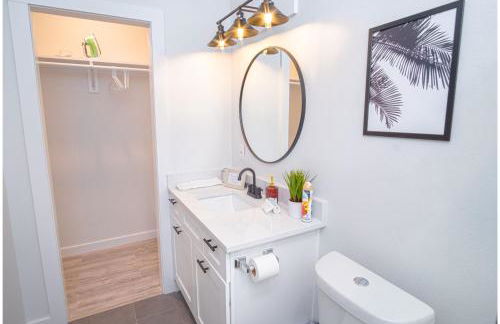 Spectacular 3 BR Plus 2 and a Half BA Apt Near Downtown - Foto 22