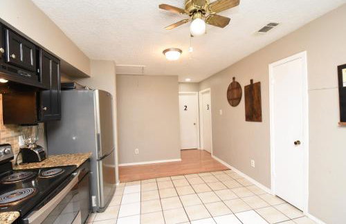 10 Minutes from IAH and Mall, Newly Rehabbed - Foto 14