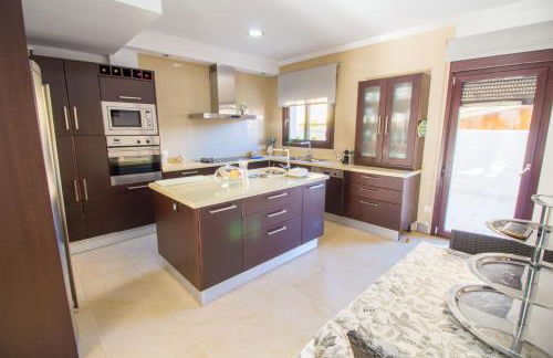 Soleado chalet con Piscina, WIFI y A/C - Photo 13