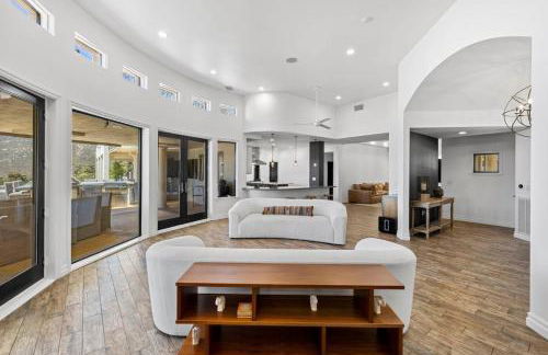 Private Gated 6BR Luxury Estate, Gym, Lake View - Foto 19