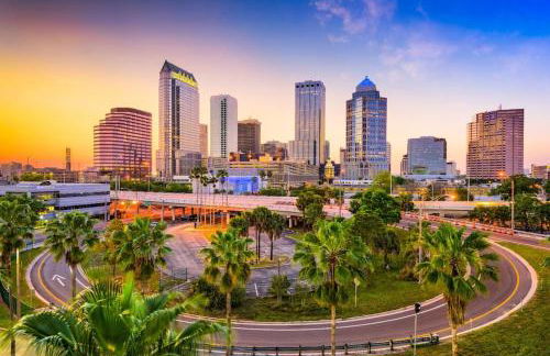 4 Bedroom 3 Full Bath Boho Oasis Saltwater Pool Near Downtown, North of Hyde Park Sleeps 12 Pets OK - Foto 33