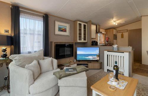 Lake View Holiday Home - Fishing Lakes, Heated Outdoor Swimming Pool 500yrds on Sister Park , Pool Open April to September - Foto 12