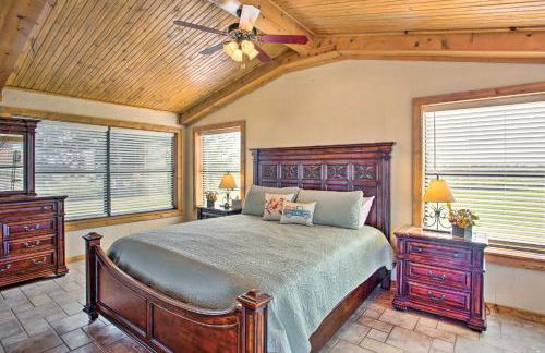 Pet-Friendly Efficiency Cottage with Pool! - Foto 14