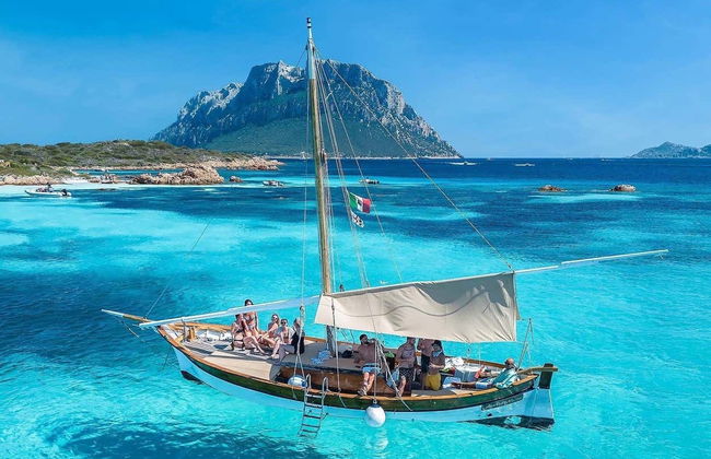 Giro in veliero nell'area marina della Tavolara - Photo 4