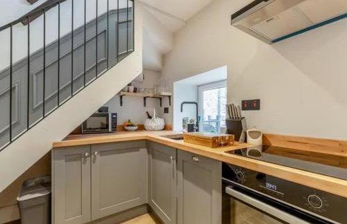 Cottage in the Heart of the Peak District - Photo 8