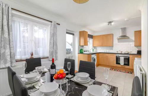 Spacious 4-Bedroom Family Home near Wembley - Foto 7