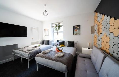 Open Mind Property - HotTub, 2 Guests & 1 Bed - Photo 1