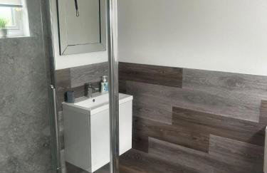 Lanarkshire Apartment- Views- Sleeps 4- Balcony - Photo 8