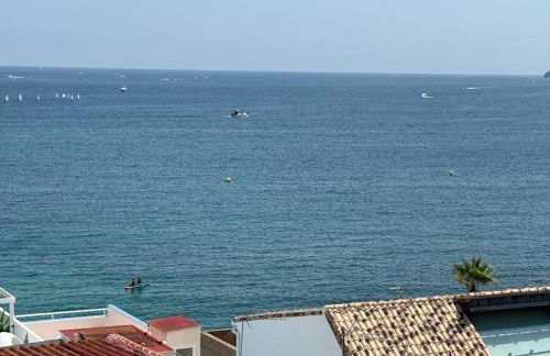 Duplex with spacious terraces and stunning sea views, right next to the beach - Foto 4