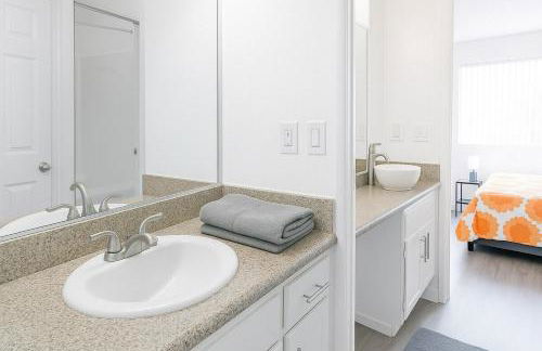 Spacious 2BR Townhouse - 3 Queens - Sleeps 8 - Foto 13